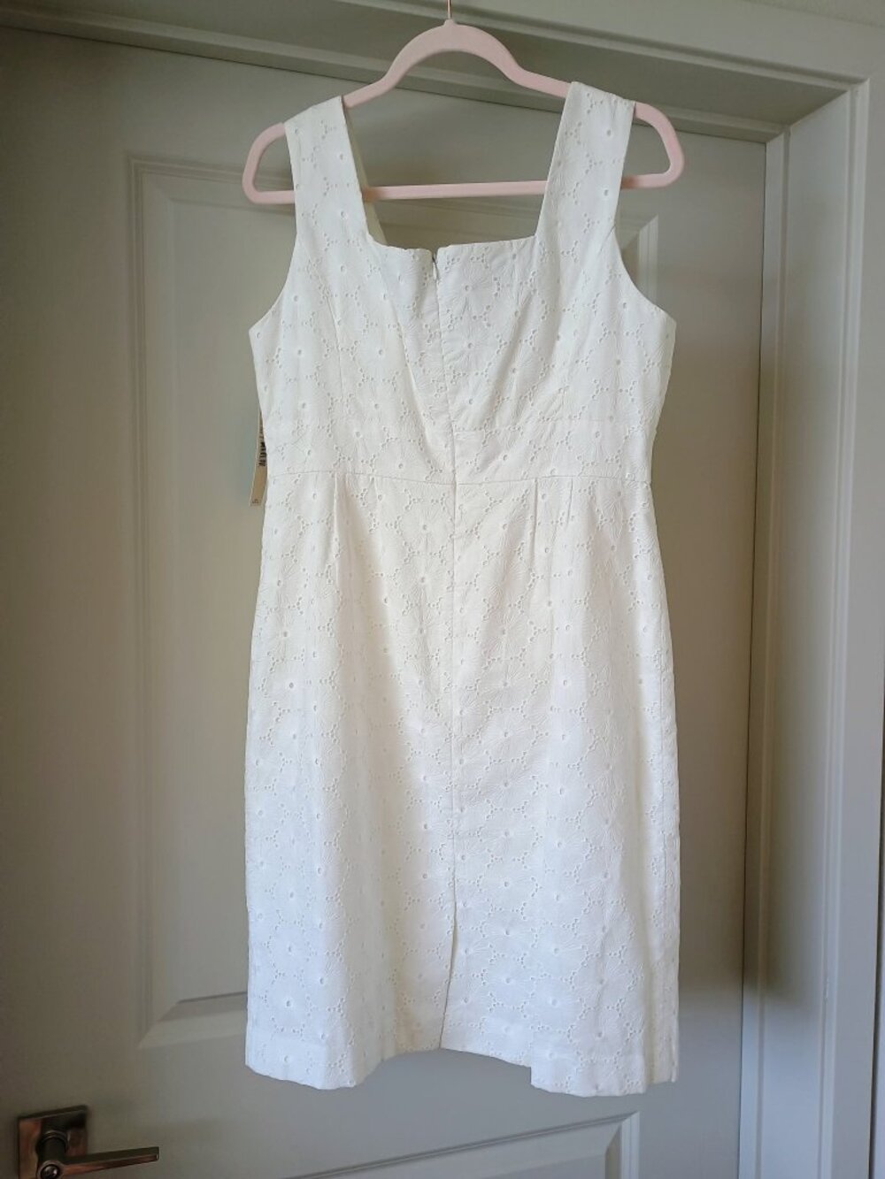 ๐ฎ๐BNWT ANTONIO MELANI WHITE FLORAL EYELET DRESS SLEEVELESS V NECK RUFFLE 12 - Picture 2 of 9